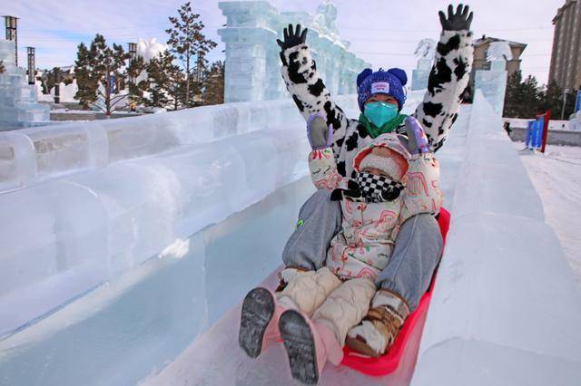 跳繩機、滑雪機等小型健身器材銷售增長迅速<strong></p>
<p>健身器材
</strong>，《2024年體育消費報告》出爐:健身器材
