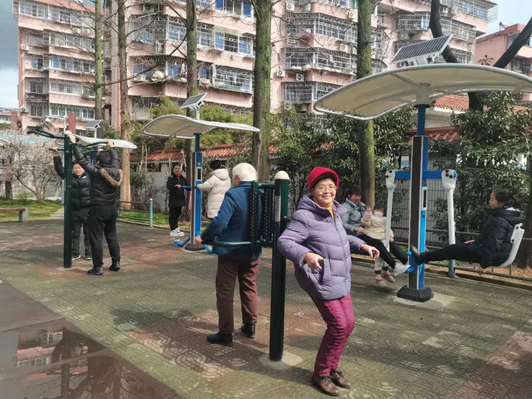 這個平臺再發力<strong></p>
<p>健身器材
</strong>，社區健身器材“煥新”:健身器材
