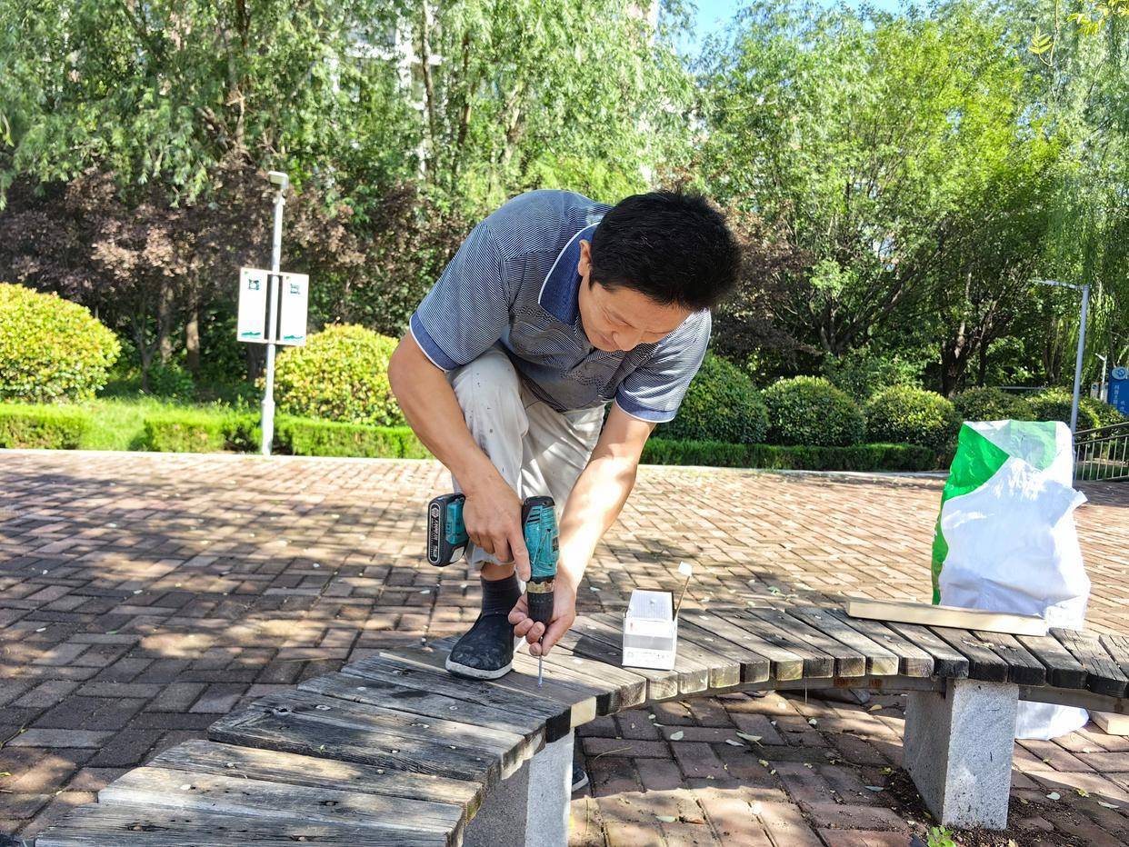 為民辦實事｜上高街道雙龍社區(qū)快速修復健身器材<strong></p>
<p>健身器材
</strong>，守護居民 “運動安全”:健身器材
